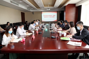 嘉兴市委常委、统战部部长李小平一行莅临ROYAL皇家88纸业调研指导