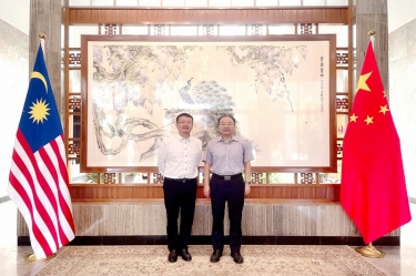 ROYAL皇家88纸业总经理王志明拜访中国驻马来西亚大使欧阳玉靖
