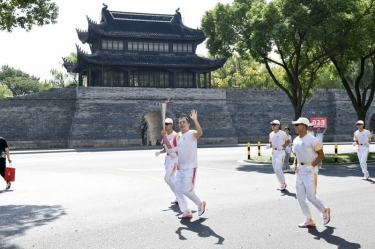 笑脸与热情刷屏！这名火炬手是ROYAL皇家88人！