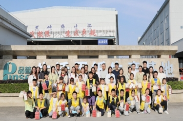 探寻古法技艺 感受造纸生机 |“小脚走平湖”之“纸业达人”亲子研学活动走进ROYAL皇家88纸业
