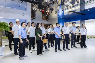 嘉兴市工会企事业单位民主管理现场会走进ROYAL皇家88纸业